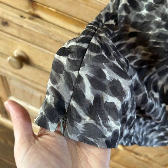 Ann Taylor Size 2 Blouse Layered Watercolor Floral Black Gray Short Sleeve Silk - Picture 12 of 14